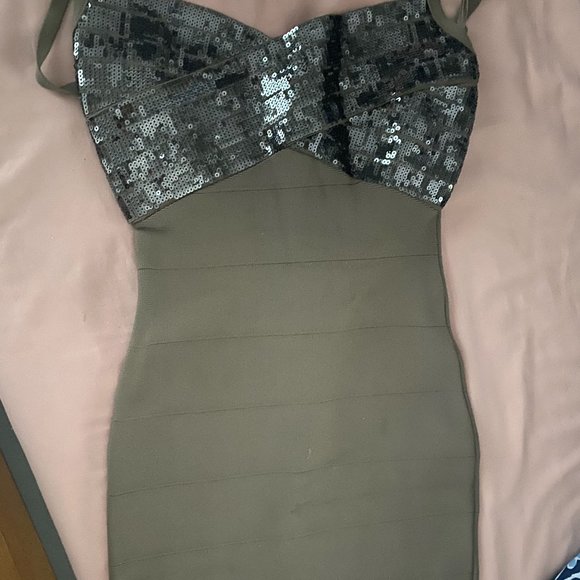 Small Guess Cocktail Dress - Picture 4 of 4